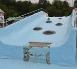 【事故】岡山県津山市のプール滑り台で小学生が大怪我…これはひどい…（画像あり）