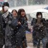 【東京終了】レポーター「雪ですッッッ雪ッッッ！！！地面はシャーベット状の雪がッッッ東京ッッッ東京終了ッッッ！！！」 【画像あり】