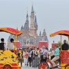 【衝撃】中国ディズニーランド客の民度ｗｗｗ日本とは大違いｗｗｗｗｗｗ（画像あり）