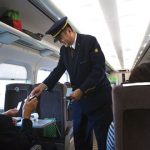 【狂気】新幹線降車時ワイ「チケット失くしました…」駅員A「再購入しろ」ワイ「えぇ…もう一回探します」→ その後・・・