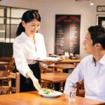 【愕然】バイト先の店長「土日どちらも休む時は必ず理由教えろ」ワイ「」