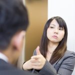 【衝撃】女子高生バイト「ワイさん、イライラすると黙るの辞めてください空気悪くなります」→