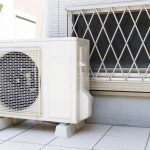 お前ら「エアコンの室外機に水をぶっかければ冷え冷えになるぞ」→ ツイッター民「バケツとタオルで自動化した」→
