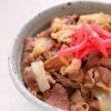 【悲報】とんでもない牛丼の食べ方をする日本人が全国に晒されてしまうｗｗｗｗｗｗ（※衝撃画像）