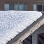 【悲報】家の屋根の雪が通行人に直撃→ 通行人がブチ切れてヤバイことに・・・