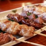 【愕然】Twitter女さん「焼き鳥を串から取り外してくれるブスと何もしない美人、どっちと付き合いたい？」→ 結果ｗｗｗｗｗ