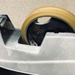 【悲報】ワイ、ヨッメにセロハンテープの台を顔面に落とされ骨折…