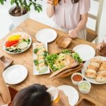 【動画あり】韓国人女性の食事の仕方が衝撃的・・・