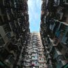 【新型コロナ】香港のアパートで住民が緊急避難→ その状況がガチでヤバい…