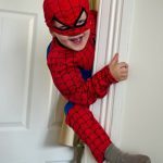 【悲報】ボリビアの少年たち「スパイダーマンになりたいなぁ……せや！」→