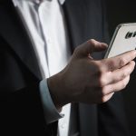 【衝撃】男性「路上に倒れた人がいる!」と通報→ 通報中にまさかの事態に……