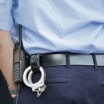 【唖然】警官を名乗った２１歳男、通報されたきっかけがヤバすぎワロタｗｗｗｗｗｗｗｗ(※リンク先に動画あり)