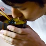 【悲報】山形県の学校給食で出された味噌汁…こんなものが混入！！！…..
