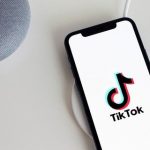 【衝撃】TikTokerさん「髪の毛に強力接着剤をかけてみたｗｗ」→ 結果ｗｗｗｗｗｗｗｗ(画像あり)