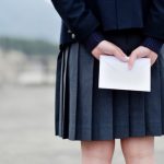 【驚愕】学校「制服はスカートかズボン選んでください」→ ついにスカートを選ぶ男子現る……！！！(画像あり)
