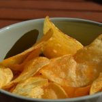 【悲報】ポテチを素手で食べてるヤツ、ヤバいぞｗｗｗｗｗｗｗｗ