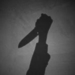 【狂気】迷惑男「硫化水素発生させて自殺する！」→ 液体をまいてさらに包丁を出し・・・