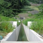 【訃報】排水路で転落死亡した中学生の母親、静岡県を提訴（現場画像あり）