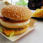 【美女画像】中国マクドナルドの女性制服、完全にチアリーダーwwwwwwwww