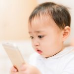 【衝撃】スマホ操作を誤った子供、シャワー中のママをライブ配信で大公開ｗｗｗｗｗｗ→