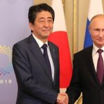 【悲報】安倍晋三、プーチン大統領とのあの件で痛烈に批判されてしまう・・・
