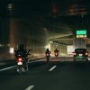 【超絶悲報】バイク男さん、路上でとんでもない行動を取ってしまう・・・・・