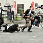 【緊迫】安倍元首相の射殺事件、撃たれた直後の詳しい状況がこちら・・・