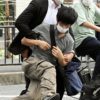 【すげえ】安倍晋三元首相を銃撃した犯人、取り押さえられる瞬間がこちらｗｗｗｗｗ