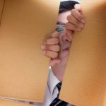 【超恐怖画像】バナナが入ってた箱を保管してる人、ヤバいぞ・・・・・・