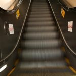 【悲報】渋谷のエスカレーターでとんでもない事態が発生してしまう！！！！！