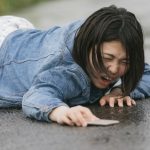 【超戦慄】女さん、駅前で男にとんでもない事をされてしまう！！！！
