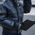 【唖然】女性警察官さん、とんでもないことをする・・・