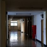 【超戦慄】アパートの廊下に『異常者』が出没した結果・・・・