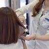 【衝撃画像】1000円カットを利用した女さん、とんでもない髪型にされてしまう…
