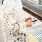 【驚愕画像】美女さん「電車でこういう手してる男、怖すぎ!!!」→ 完全にお前らだと話題・・・(画像あり)