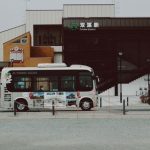 【衝撃】自動運転バス、『とんでもない物』とぶつかってしまう！！！！！