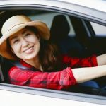 【衝撃画像】納車式をした美女さん、顔の隠し方で職業がバレてしまうwwwwwwwww