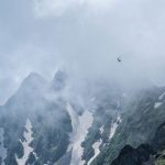 【衝撃画像】空自救難隊のヘリ、『ガチでヤバイ所』に着陸してしまう・・・・