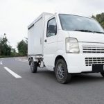 【超戦慄】軽トラックの運転手、ガチで『ヤバイ姿』なる・・・