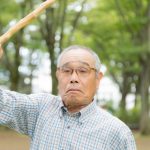 【悲報】山菜狩りをしてたおじいさん、ガチで『襲撃』されてしまう！！！！！